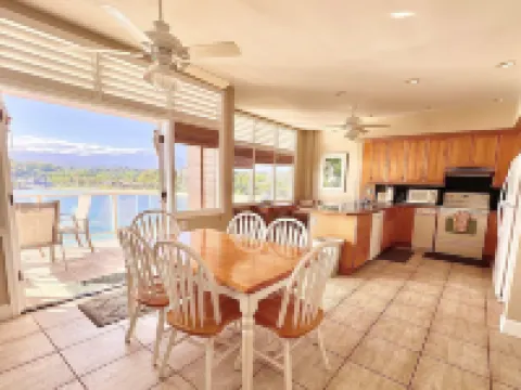Oceanfront home on one of the most popular beaches in Kauai! リフエのホテル