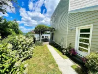 Romantic Waterfront Getaway with an optional MotorBoat Hotels in White Lake