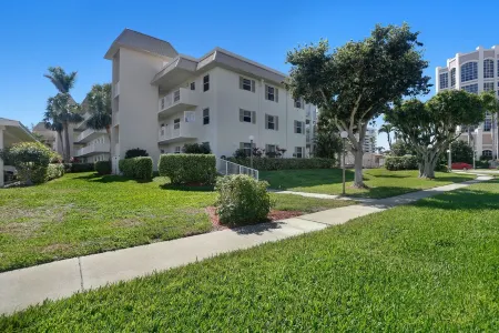 NOV/DEC 2024 SPECIAL!  RENT ONE WEEK GET SECOND WEEK FREE! Inquire for details! Отели рядом с достопримечательностью «Hideaway Beach»