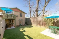 The Lower Georgia Peach Studio is a sophisticated dog friendly Downtown rental!