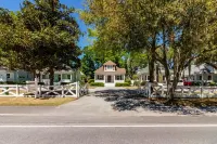 Beautiful Cottage on Hilton Head Island, Pink