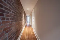 Urban 2BR/2BA Apt w/ 1 Free Parking Spot 2 miles to Lucas Oil