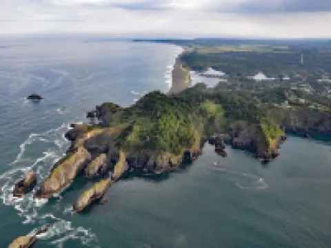 The Cove at Port Orford: King Salmon Suite Hotels in Port Orford