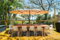 New Modern Waterfront Bungalow Retreat + Tropical Vibes + Fishing Paradise! - 발코니