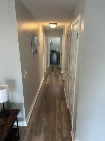 Charming 3-bedroom house with WiFi and AC a short drive from the beach!