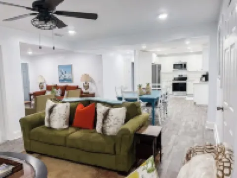 Cozy Coastal Abode- 4bed,3bath