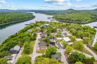 Luxury A Frame at Table Rock Lake! Sleeps 8!