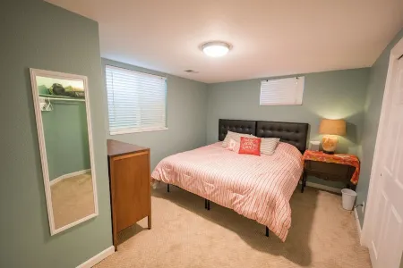COZY Lower Level 3 Bedroom Private Suite in South Boulder
