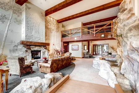 Premium penthouse in Keystone, great pool - The Springs!  Walk to slopes.