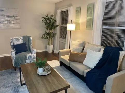 Cozy Haven: Your Home Away from Home Spacious 5-bedroom house with AC and Wi-Fi