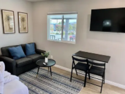 New Remodeled Upstairs Apartment Central El Cajon with AC