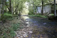 Amazing Creekside Glamping Dome in Park-Like Setting with Hot Tub & A/C! Hotel a Pittman Center