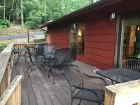 Quaint two bedroom cabin just a few steps away from and on Mountain Rest Lake.