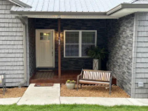 The Nauti Farmhouse - 1 Mile to Moors Resort w Dock/Golf Cart/Pontoon Rental