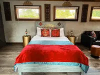Aladdin Inspired Cabin Hot Tub Pet Friendly 3 Miles from Hocking Hills State Pk Hotels in Swan Township