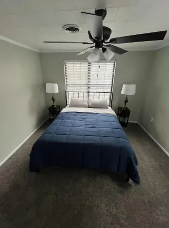 Cozy 3BR home close to trails. Отели в г. Логан