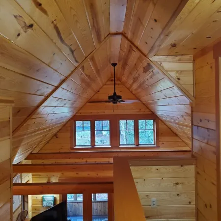 Log Cabin Inn - Cabin 12 on the Mckenzie River - minutes from Tokatee and Loloma