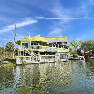 Limited-Time Discount at Paddle Paradise: Jacuzzi, Kayaks & Sauna