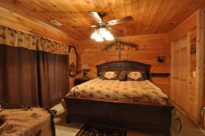 Timber Mountain Lodge,  Private Hot Tub .1 Mi to Thunder Ridge; 10 min Branson Big Cedar Lodge 주변 호텔