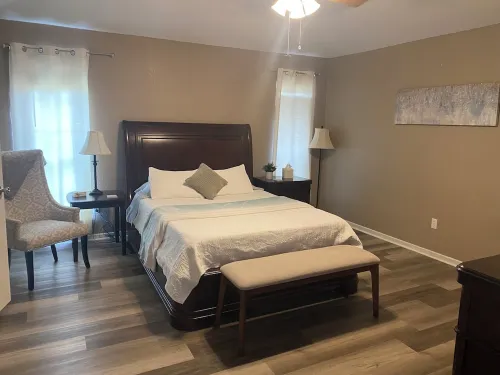 Large 4-bd 3 bath home + bonus room. Dogs are welcome w/fee. Sleeps 16+