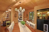 Pet Friendly, Fenced Yard, Hot Tub and Game Room! Close to Hiking and Beech Ski!