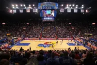 #SuiteDreamsLawrence - Historic Downtown Loft - sleeps up to 6!