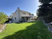 Travelers Dream! Large Home, Huge Yard, Style & Comfort