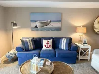 NEW LISTING *Lakefront* Sleeps 6* Pool*