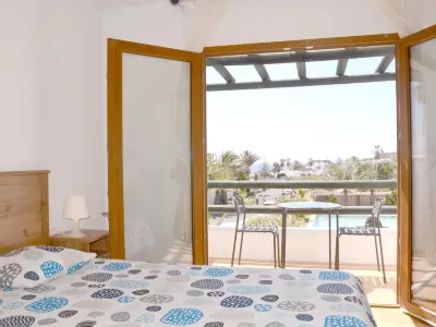 Duplex B16 in a quiet complex with pool 150 m from the sea Các khách sạn gần Casa / Museo Cesar Manrique