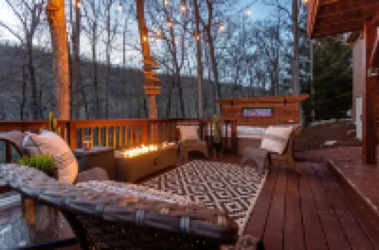 Mt. RelaxCATION~on resort~hottub~pool table~arcade