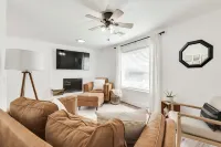 Cozy home in heart of Edmond Hotel a Edmond