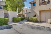 Tranquil & bright loft-style townhouse near Sabino Canyon! Các khách sạn gần Golf N' Stuff Family Fun Center