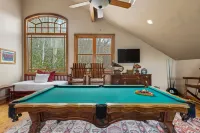 Hot Tub, Fireplaces, Game Room, Rustic Elegance, Private, 10 Miles to Avl. - 샬레 호텔