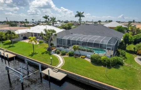 FANTASTIC!! LUXURY REMODEL, SUN FILLED-HEATED POOL, NEW LISTING, 5MIN 2FISHVILL Отели в г. Пунта-Горда