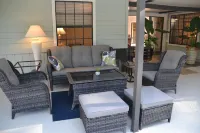 Tropical Paradise! Heated Pool & Sauna. Large Very Private Yard. Near Everything Hotels in Martin County