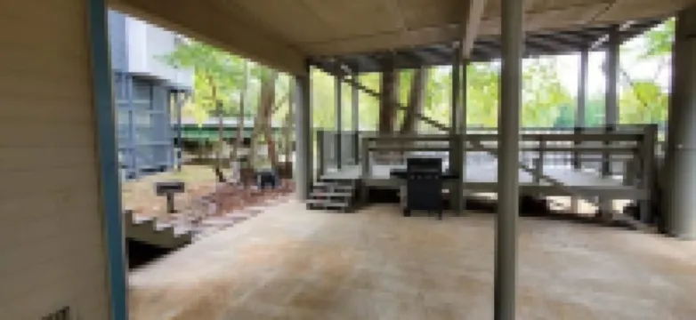 On the Hooch in HELEN Hot Tub Fireplace Dog Friendly Walk to all the fun!