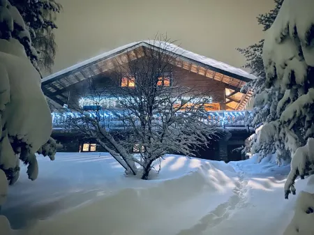 CHALET STANDING 180M2 ANGLES for 12 people. Отели в г. Лез Англь