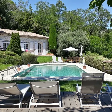 Superb villa sun swimming pool, quiet garden and sea view on the heights of Nice