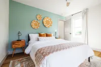 Cozy Cottage Between Zion and Bryce! Family Friendly, Firepit with Mountain View