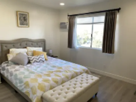Newly remodeled House in Rowland Heights 4b3b 30 mins to Disneyland Hotels in Rowland Heights