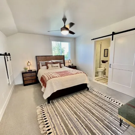 CASITA RETREAT APT: full kitchen, Sleeps 4, near Sand Hollow, Zions, & St George