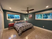 Heated Pool Home. 7 Mins to the Beach! Arcade. Perfect retreat rain or shine!