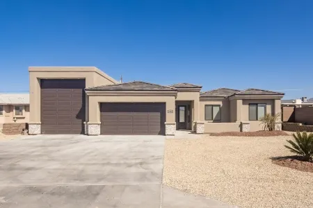 Beautiful Modern Home with Amazing Backyard in the Heart of Lake Havasu