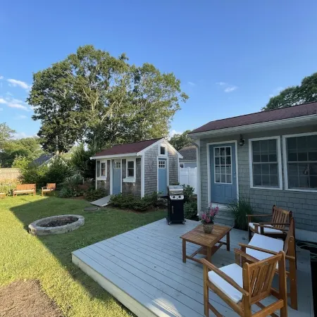 Peaceful Cottage in the Heart of Osterville Village Walk to Shops & Restaurants