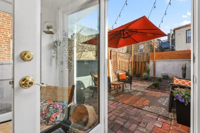 Bright & Cozy Rowhouse in Prime Location - WalkScore 98/100 조지 피바디 도서관 주변 호텔