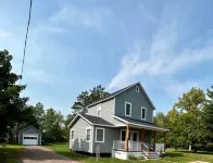 Walk to downtown Hotels in Hayward