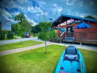 Relaxing FUN Home- short walk to Rainbow River Hotels in Dunnellon