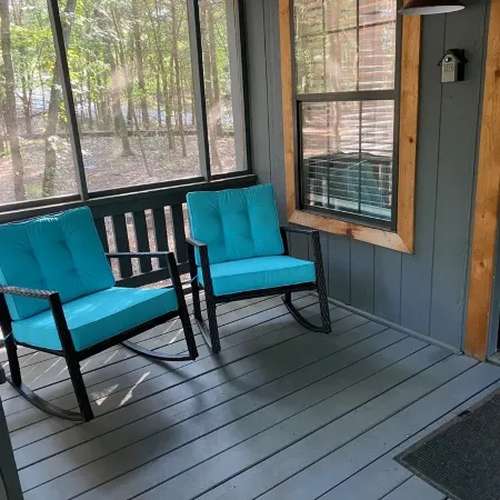 Quiet, peaceful little cabin just one mile from flowing wells marina
