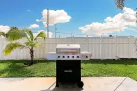 Pool Home 3 Bed 3 Bath. 1 mile from beach!