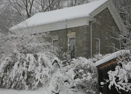 Charming historic cottage on scenic road to Mt. Greylock